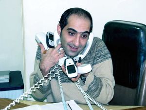 653230__two_hands_and_many_phones_.jpg