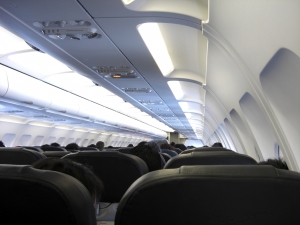 飛行機でinfant on lap…何が安全?