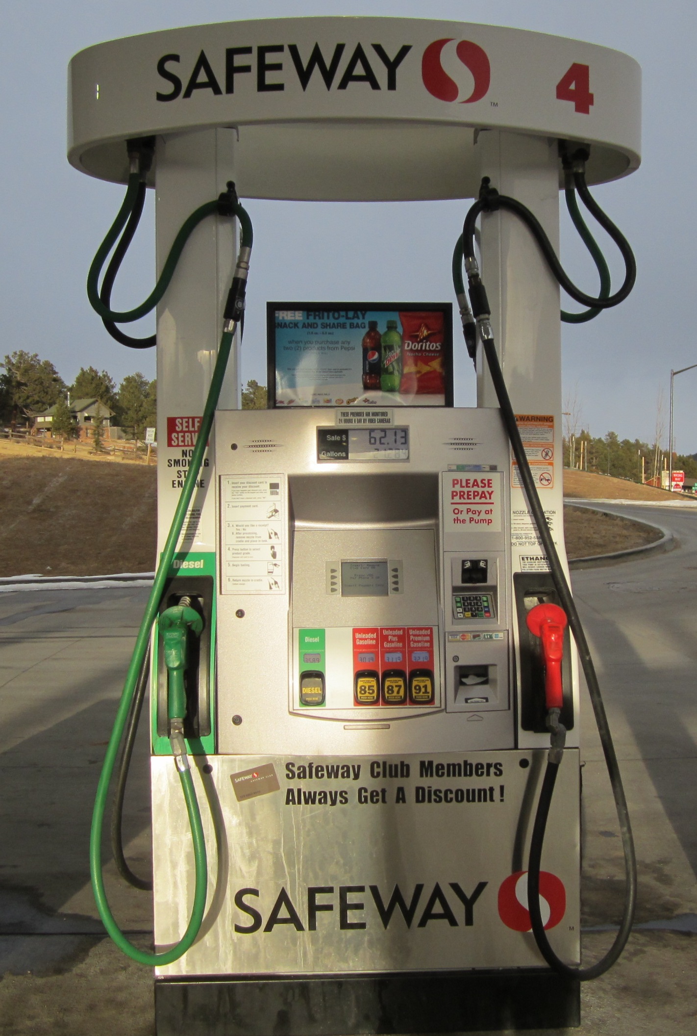 アメリカのガソリンスタンド 間違い探し！
