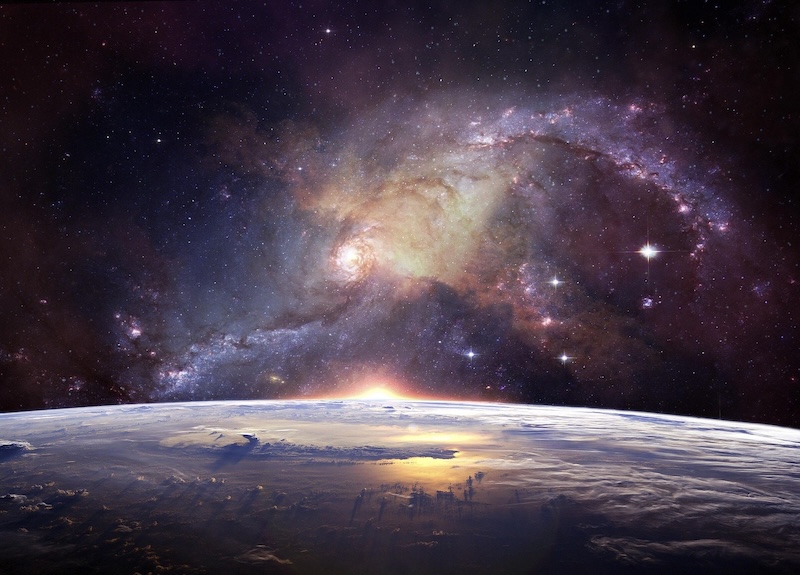引き寄せてみたら宇宙が既読スルー?アメリカ自己啓発文化の深すぎる話